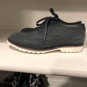 Kids Size 5 Kenneth Cole Shoes